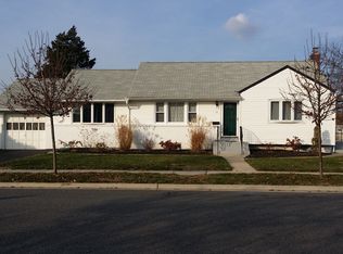 15 Magenta St, Hicksville, NY 11801