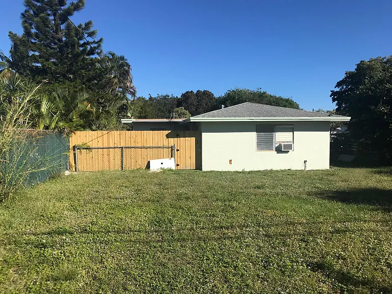 334 SE 1st Ave — Photo 6