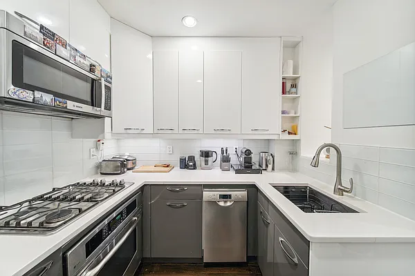 Sold by Modern Spaces | media 6