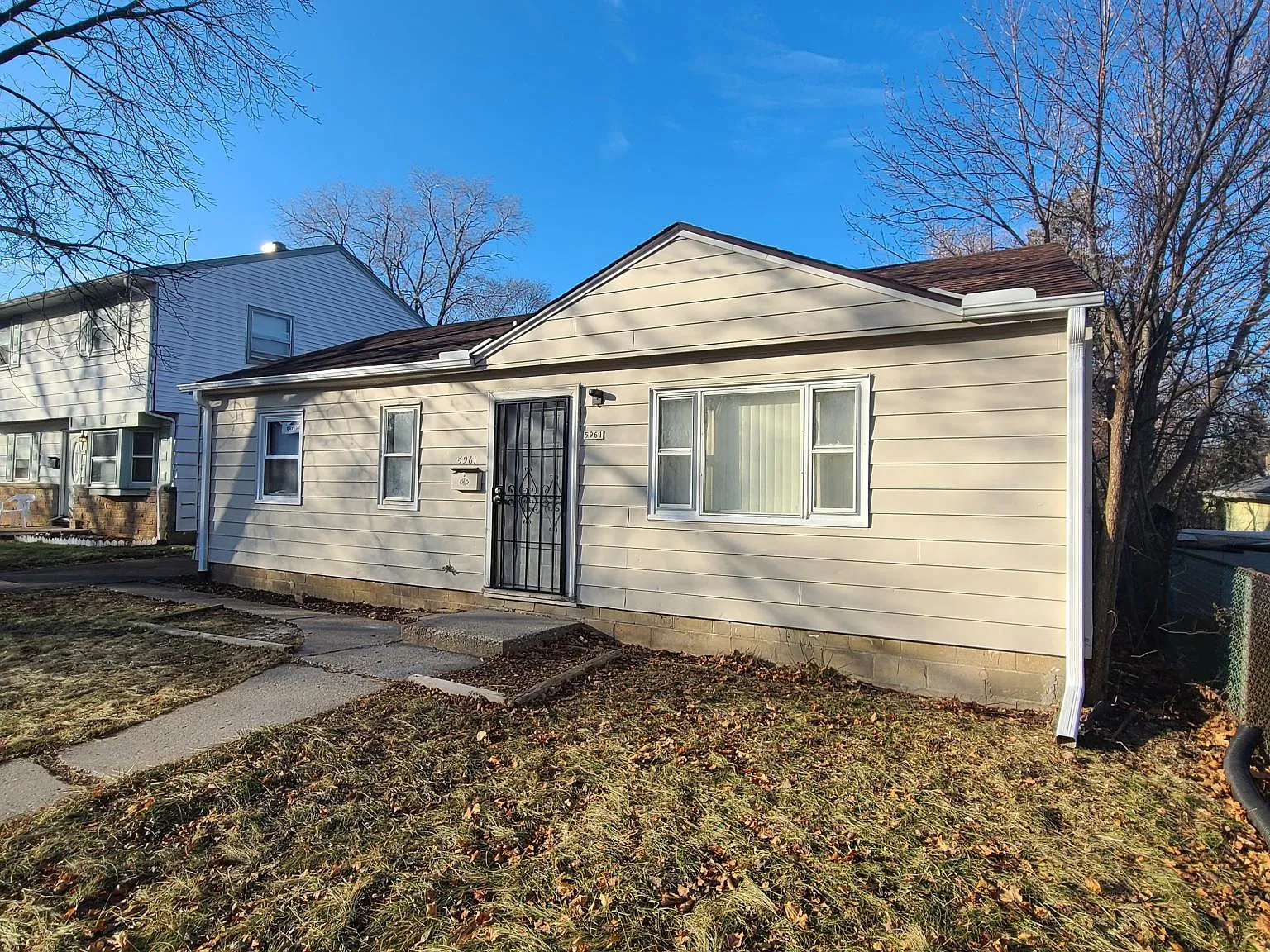 3 bed, $1,600 — Photo 2