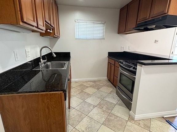 4th image of 733 Lake St APT 6