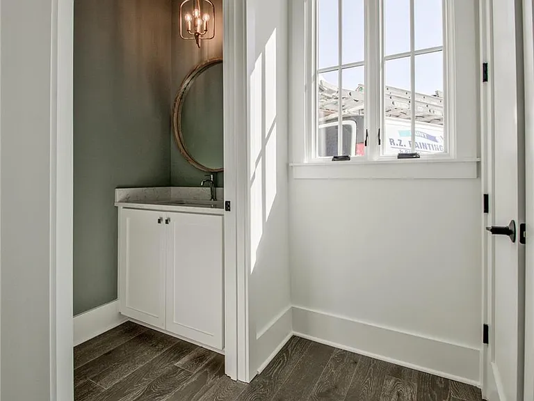 135 Carlyle Ln — Photo 11