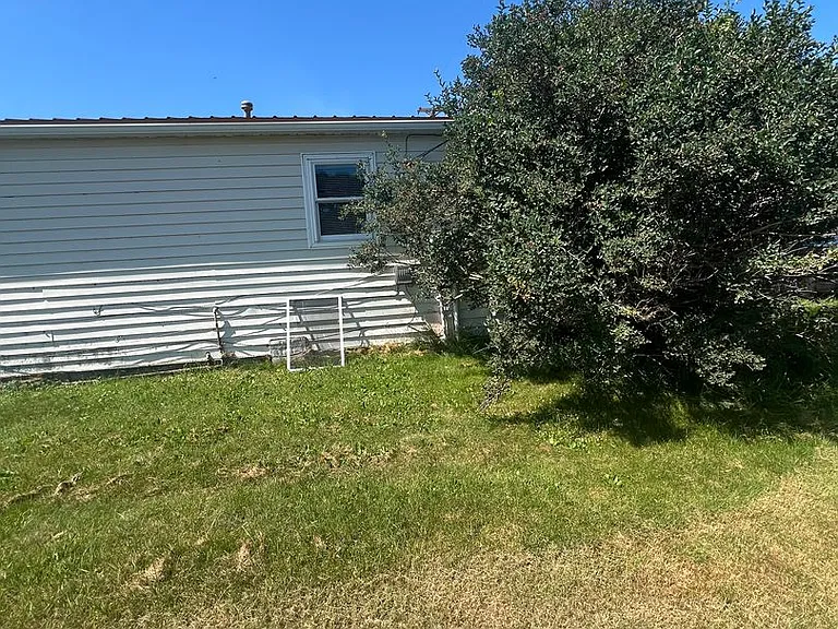 305 E Maple St — Photo 7