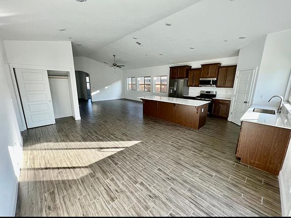 5th image of 6049 E Filmore Ave