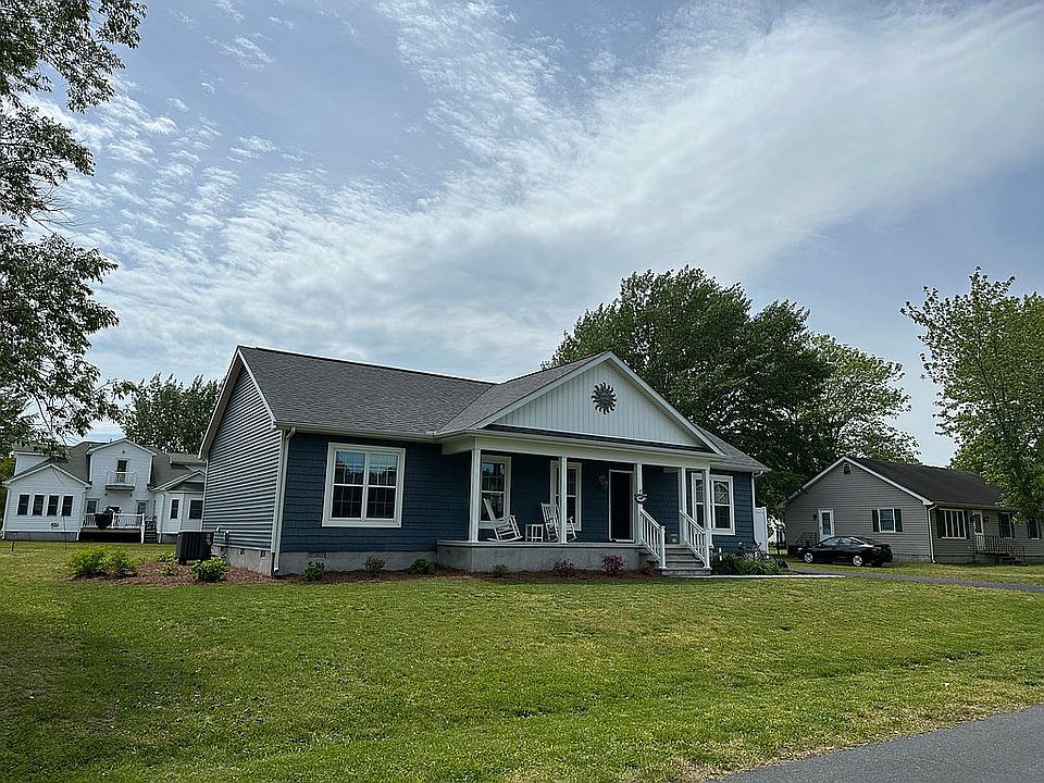 1st image of 4 N Horseshoe Dr