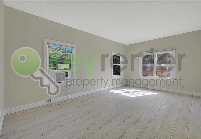 1119 Lochbrae Rd #1 — Photo 2