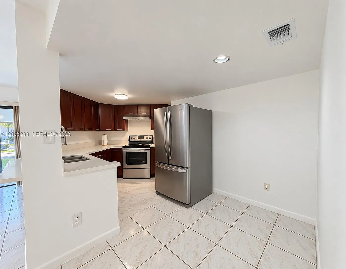 Esprit Condo Ii — Photo 4