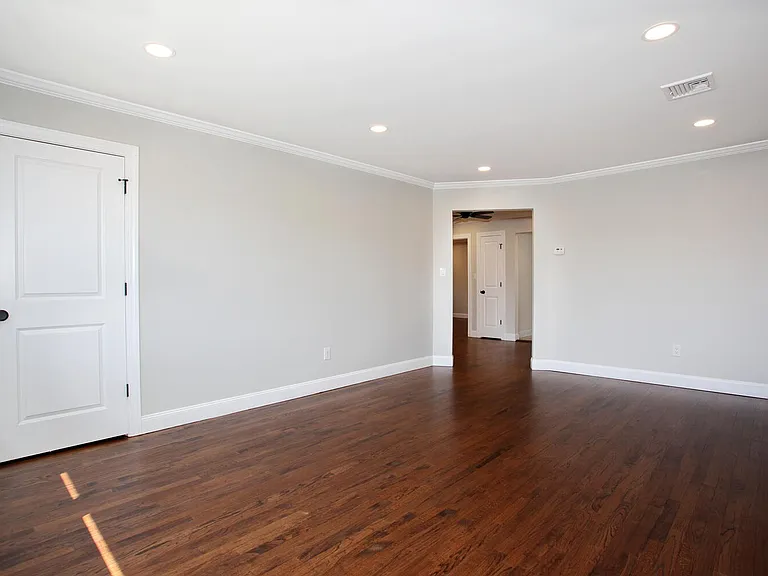 611 Kingsland Ave — Photo 3