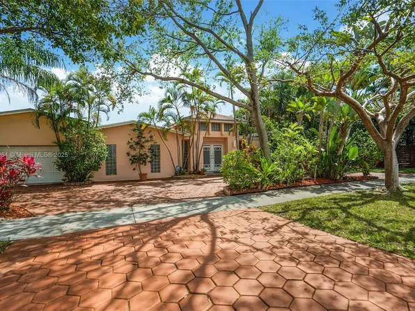 19301 NE 22nd Ave, Miami, FL 33180