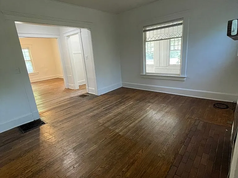 1116 Packard St — Photo 8