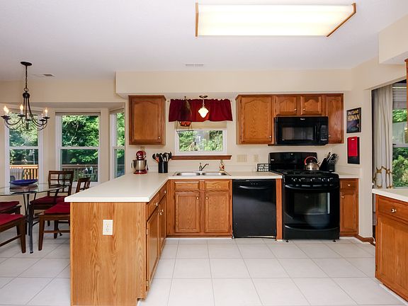 4th image of 5002 Rolling Meadows Dr
