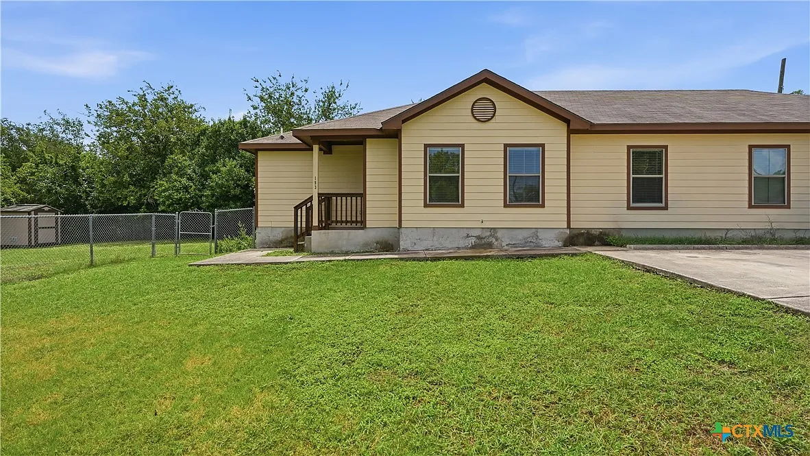 3 bed, 2.0 bath, 1100 sqft, $1,395 — Photo 1