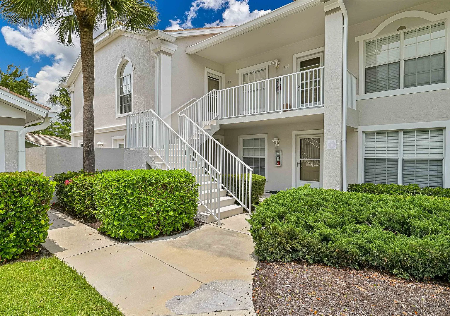 Now Available - 2/2 + Den Condo In Fountain Lakes! — Photo 2