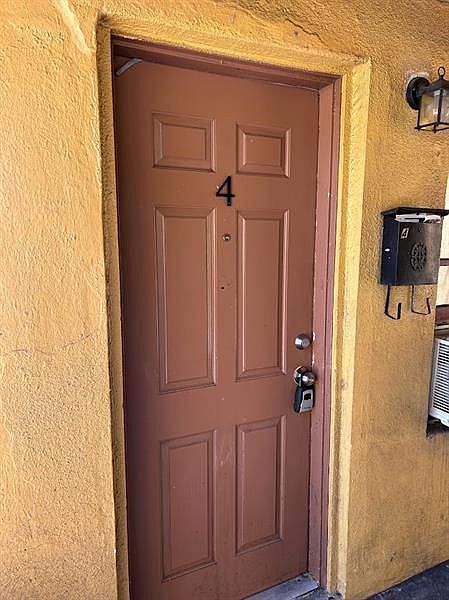 1st image of 416 NE 1st Ave APT 4