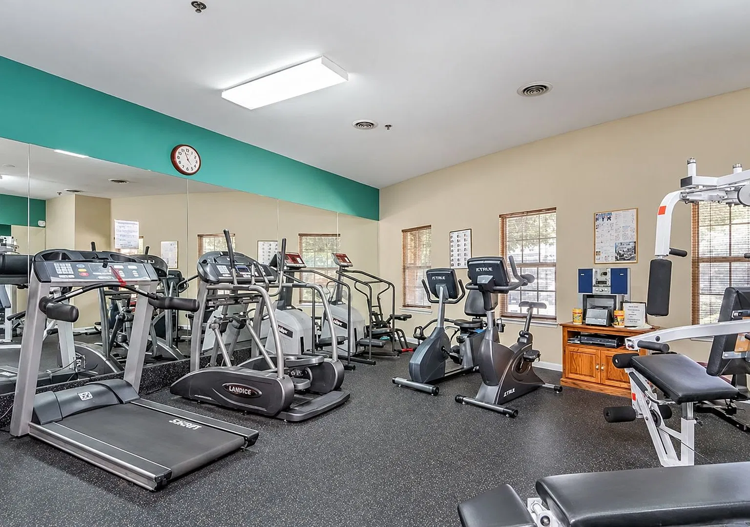 Bright Top-Floor Condo with Vaulted Ceilings and a Covered Balcony — Photo 2