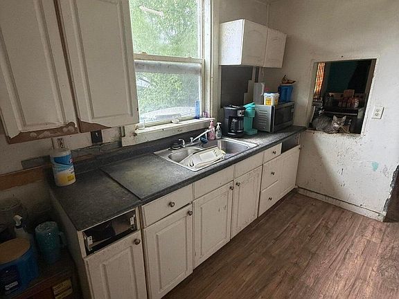 3rd image of 2508 Marcus St