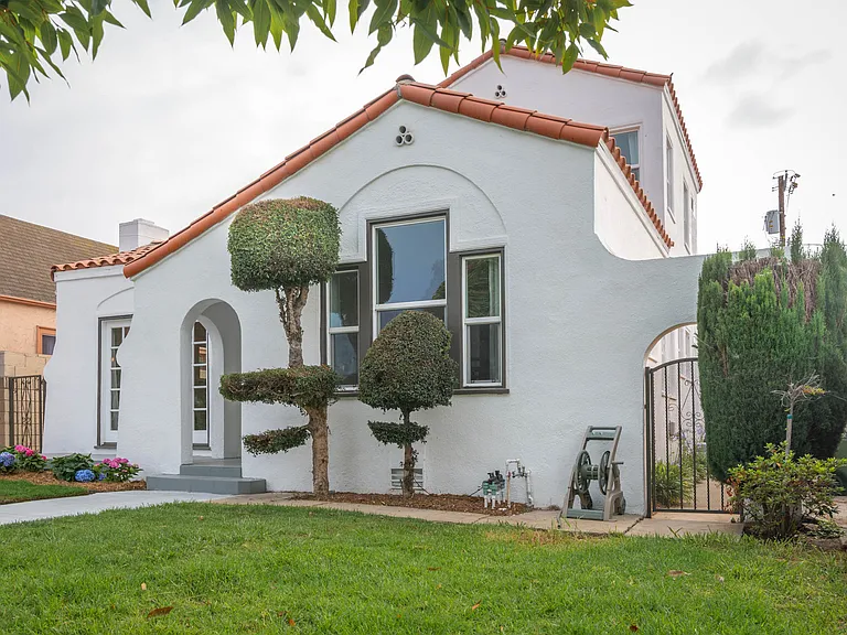 7319 S Hobart Blvd — Photo 35