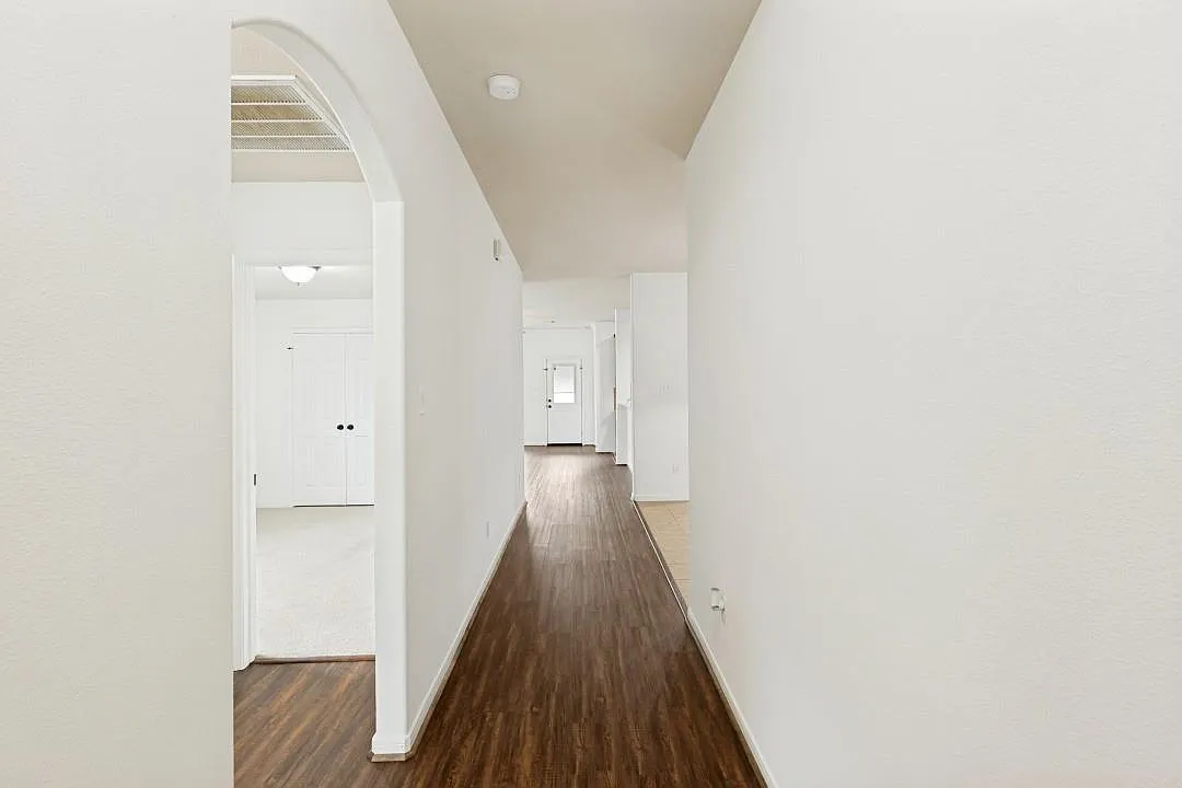 3 bed, 2.0 bath, 1620 sqft, $1,900 — Photo 2