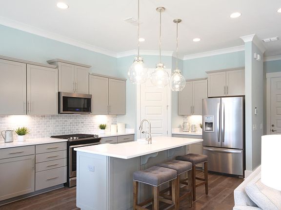 Beautiful Kitchen with Large Island