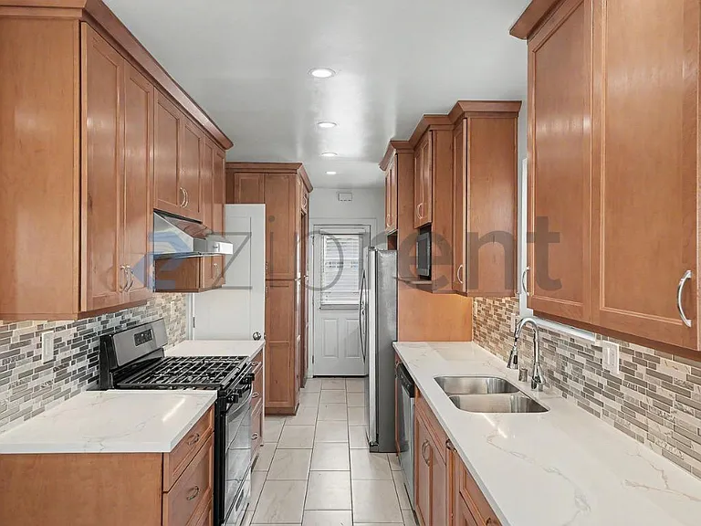 1067 W 83rd St — Photo 11