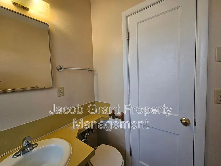 676 Memorial Dr #204 — Photo 4