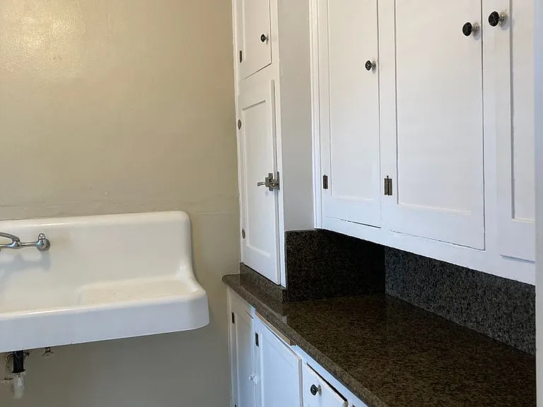 1263 Oak St #2 — Photo 9