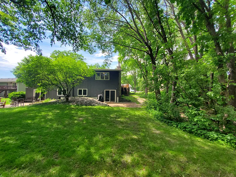 2517 Cedar Hills Dr — Photo 32