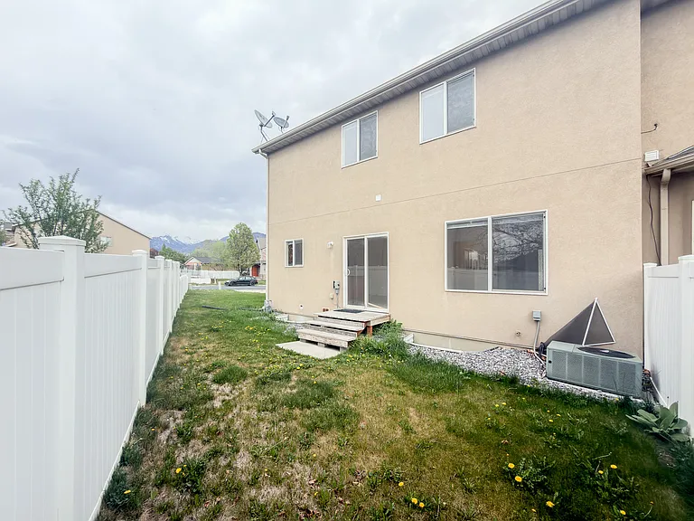 169 N 570th St E — Photo 16