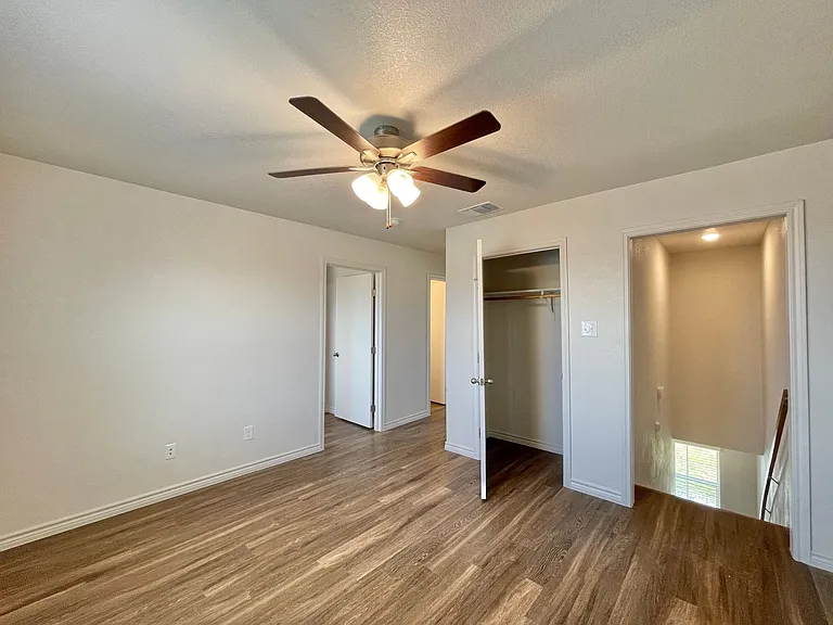 1708 Castroville Trl — Photo 15