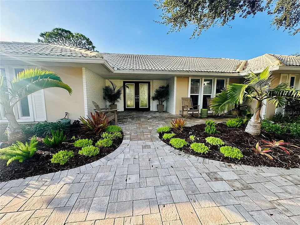 464 Yacht Harbor Dr
