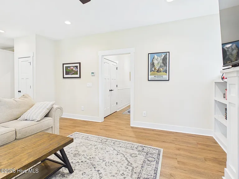 460 Clark St — Photo 16