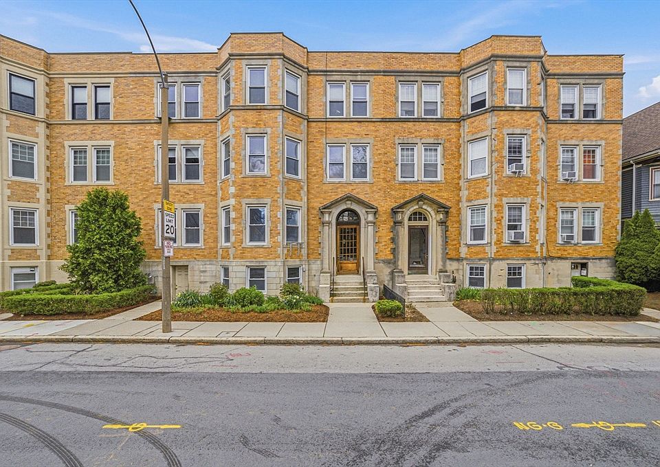 1st image of 134 Pleasant St #1