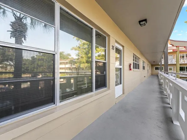 2416 World Parkway Blvd APT 26, Clearwater, FL 33763