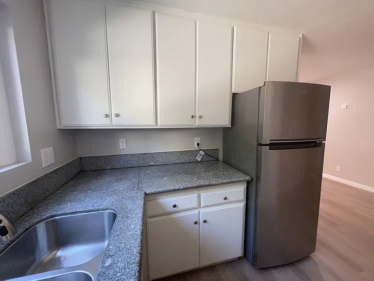 4216 Euclid Ave #2 — Photo 8