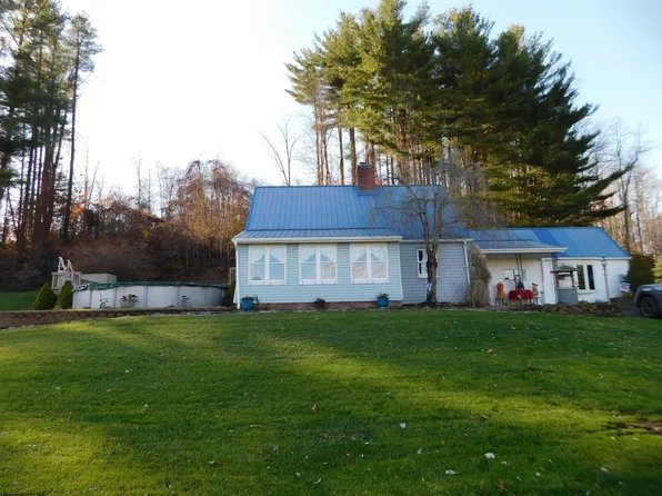 391 U Rd, Arthurdale, WV 26520