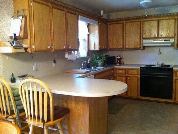 5th image of 703 Chancellor Dr