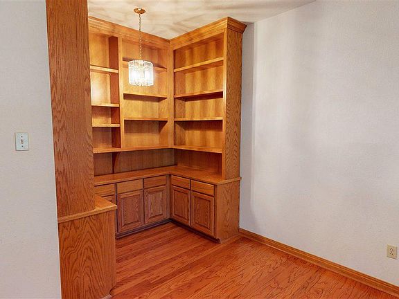 3rd image of 117 Beechwood Dr