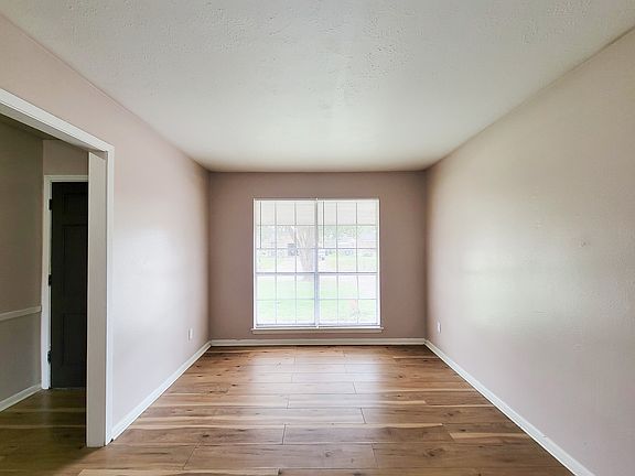 4th image of 2114 N Yorktown Ct