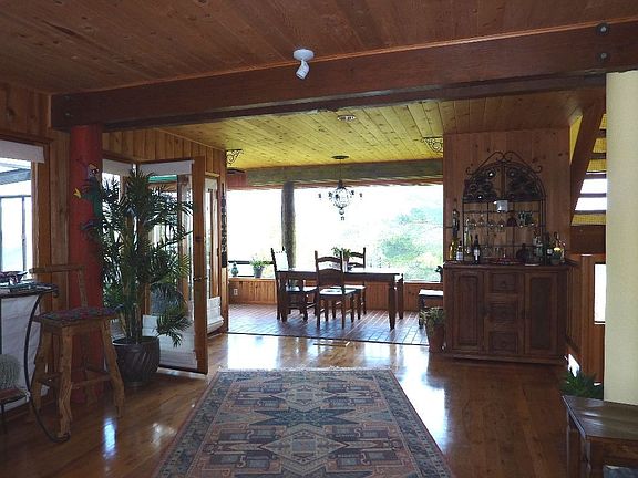 Formal & Informal  Dining