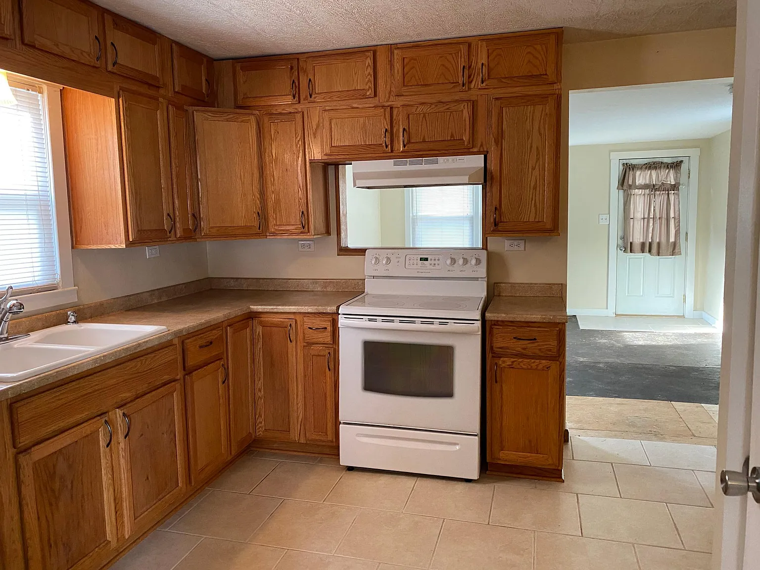 2 bed, 1000 sqft, $1,200 — Photo 2