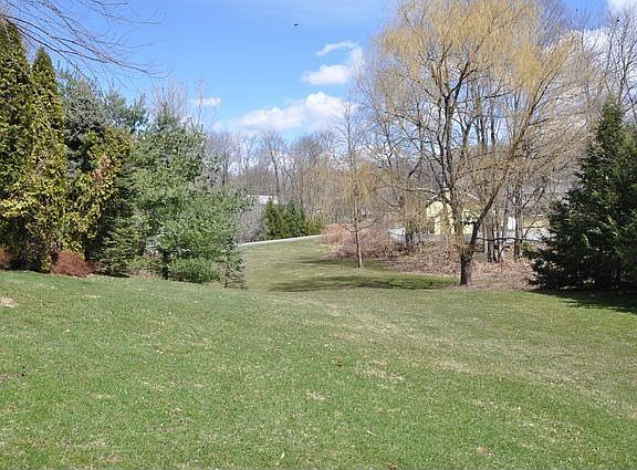 5th image of 27 Old Village Ln