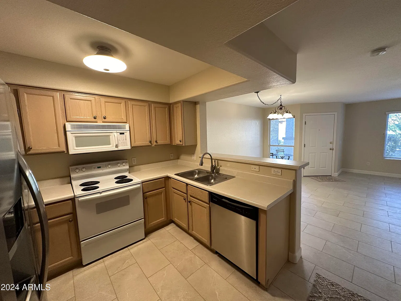3 bed, 2.5 bath, 1469 sqft, $1,945 — Photo 3