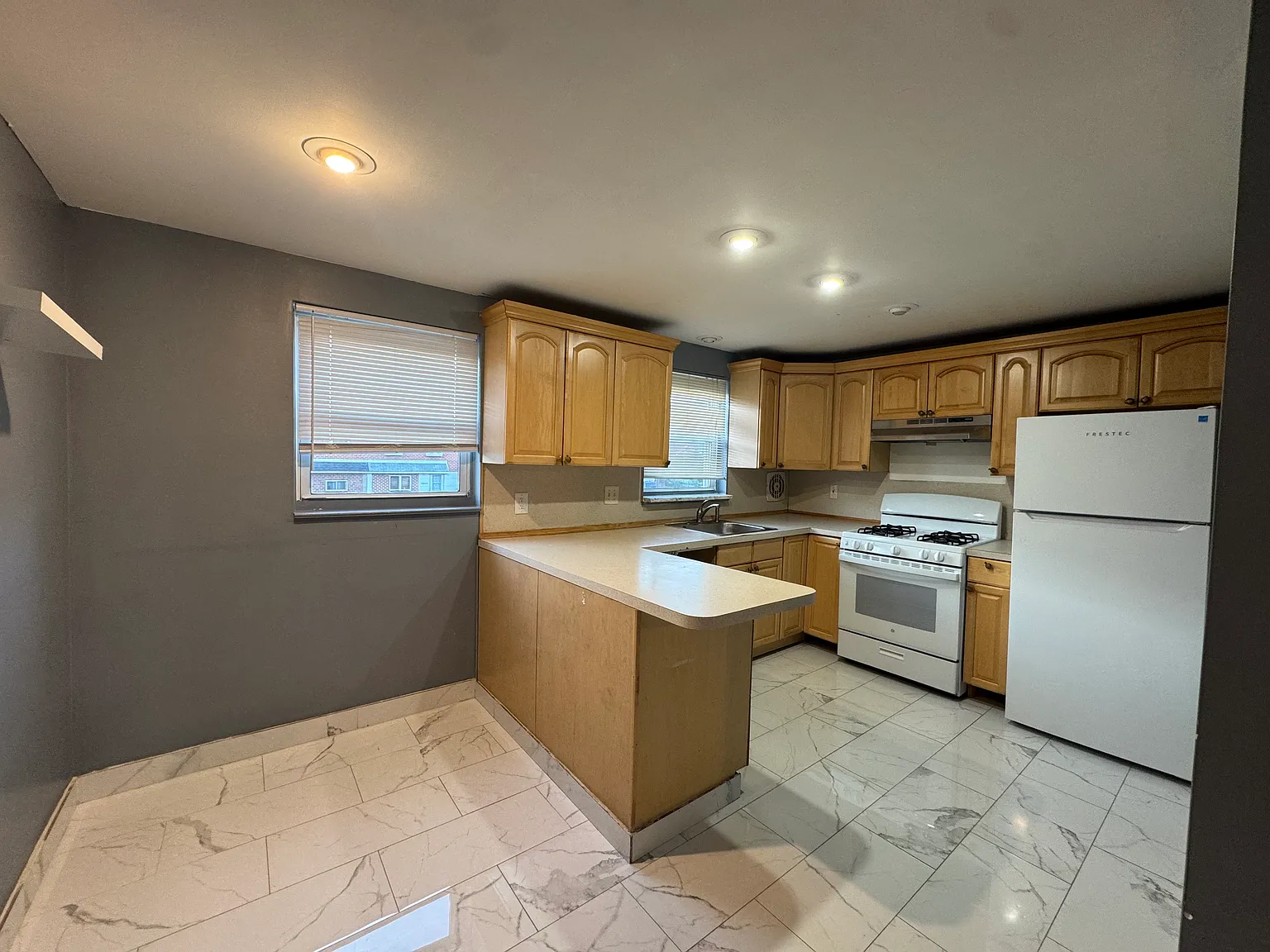 4 bed, 1370 sqft, $2,250 — Photo 1