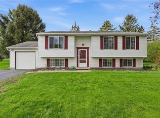 43 Trotter Dr, Henrietta, NY 14467