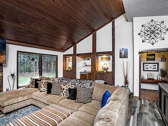 5th image of 2202 S Tanglewood Cir