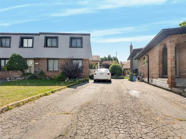 40 Yeoville Ct, Hamilton, ON L9C 5W3