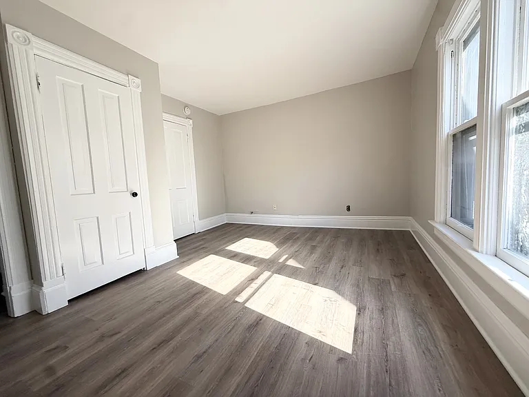 221 N Pinckney St — Photo 6
