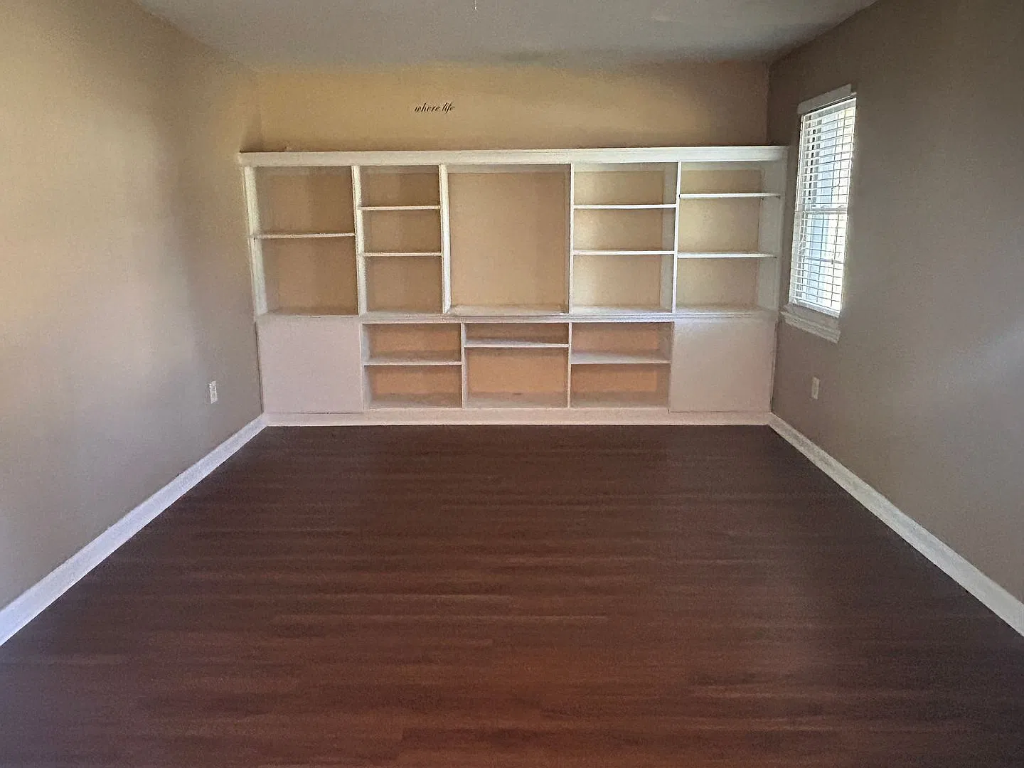 823 Mitchell Street - Pet Friendly and Centrally Located — Photo 3