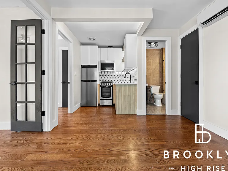 659 Hancock St #3B — Photo 2