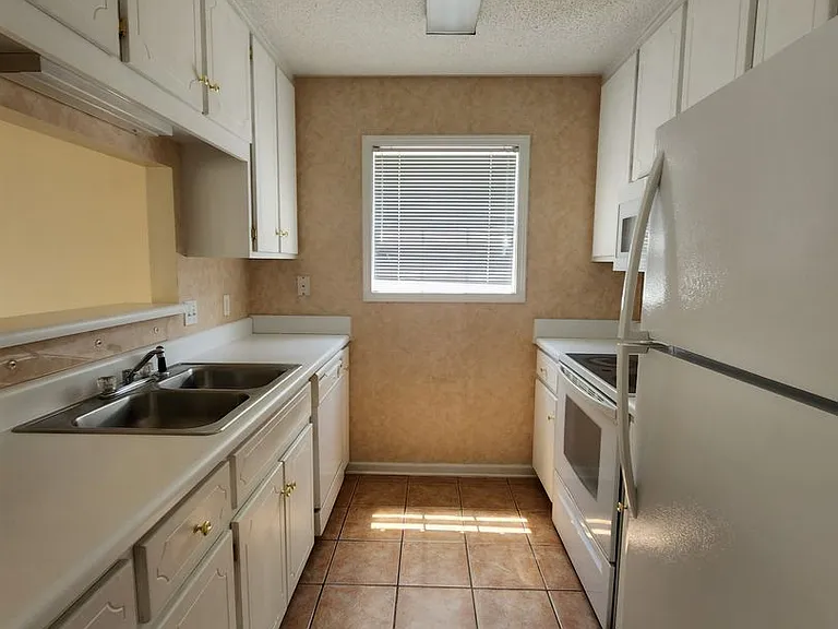143 S Springview Dr — Photo 10